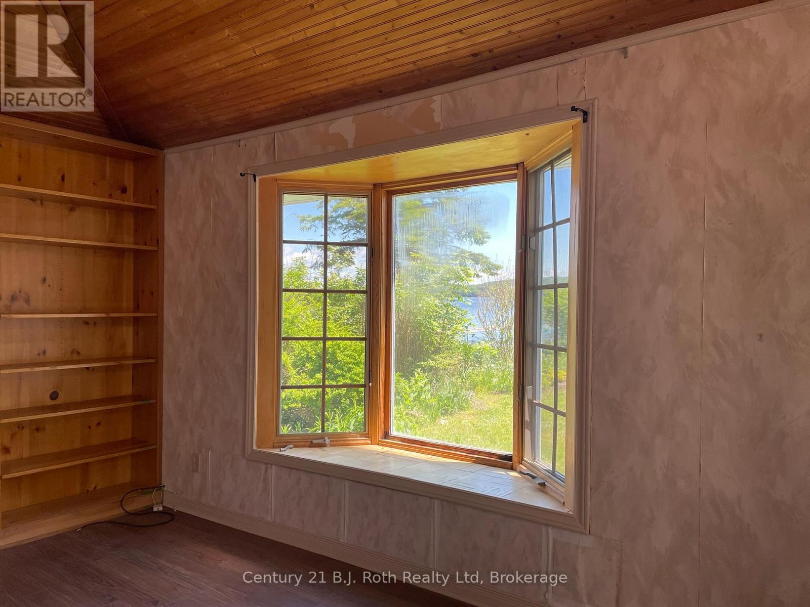 15 BOW ROAD - 14
