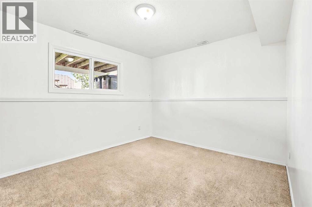 2108 23 Avenue Close - 12
