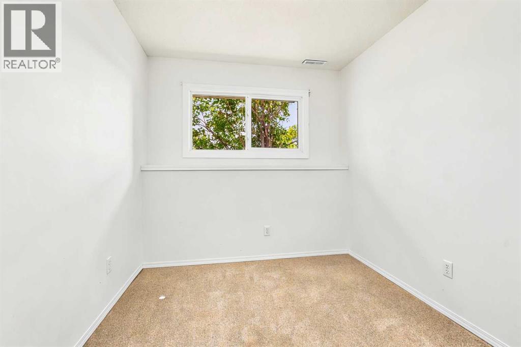 2108 23 Avenue Close - 15