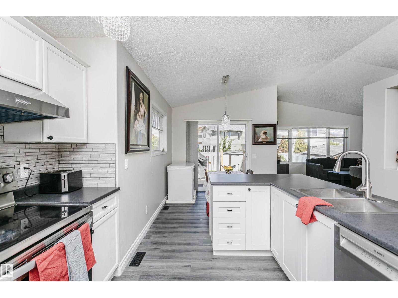 4228 162 AV NW - 16