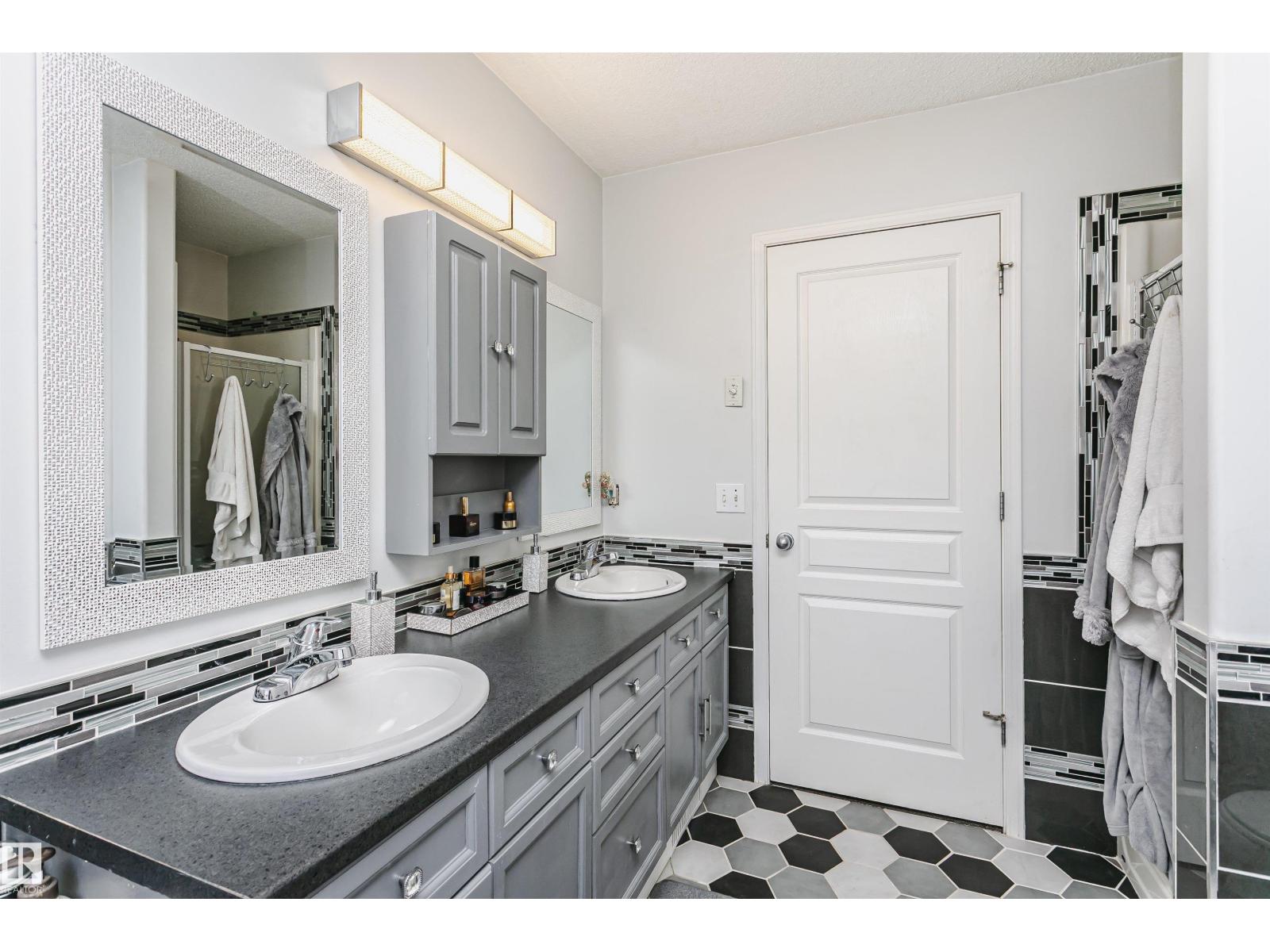 4228 162 AV NW - 38