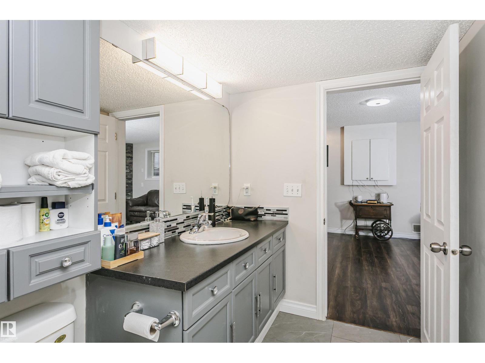 4228 162 AV NW - 48