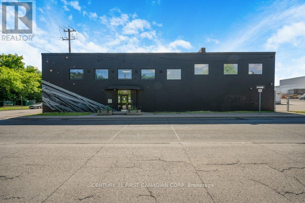 UNIT D - 400 WELLINGTON STREET N