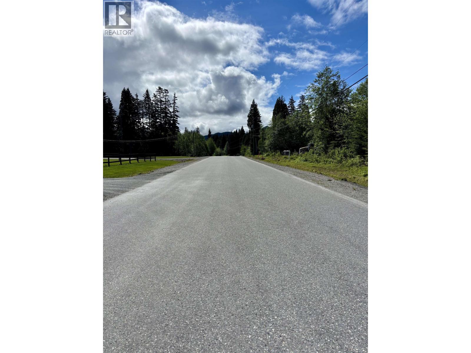 25 BLUEBERRY AVENUE, Kitimat — photo 2