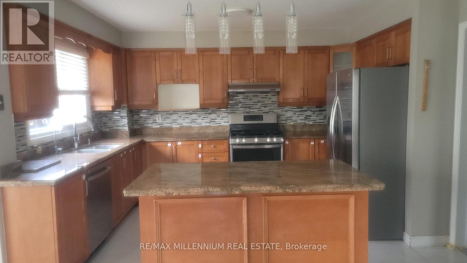144 MOFFATT AVENUE - 6