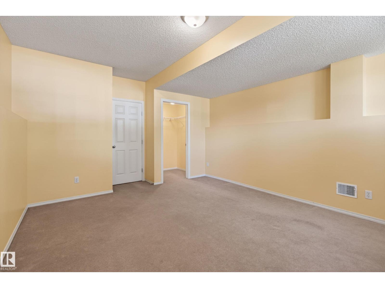 7815 14 AV SW - 32