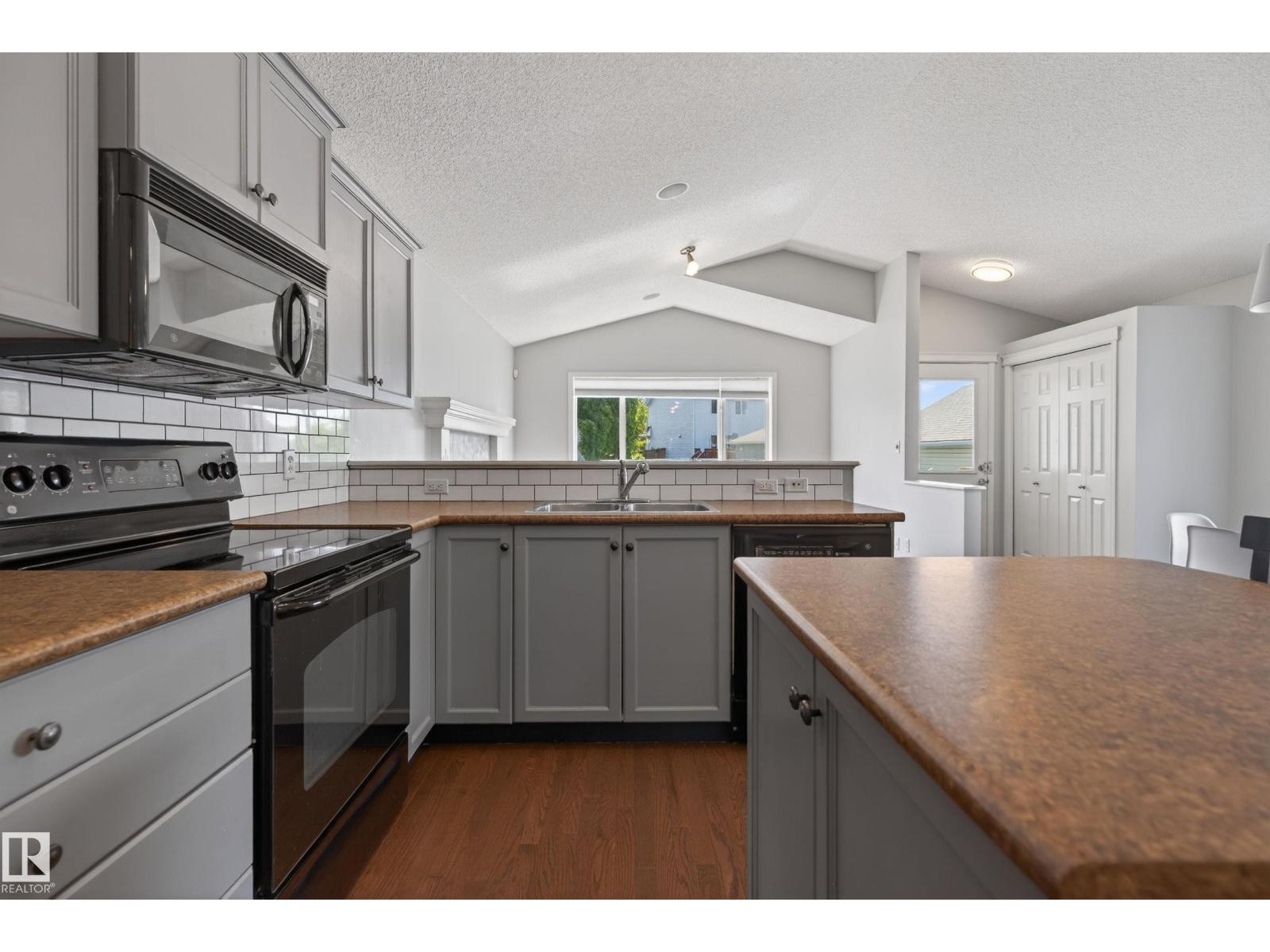 7815 14 AV SW - 5