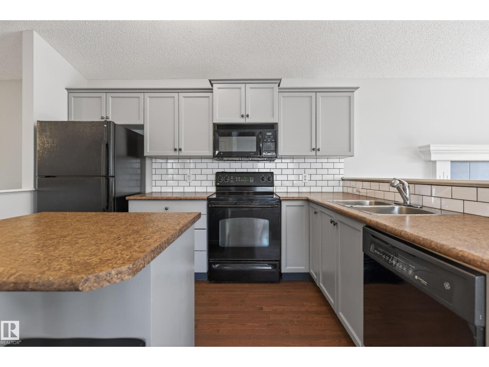 7815 14 AV SW - 7
