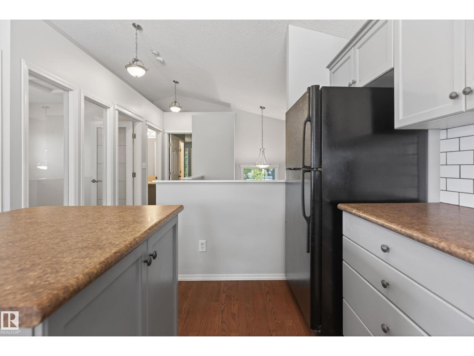 7815 14 AV SW - 9