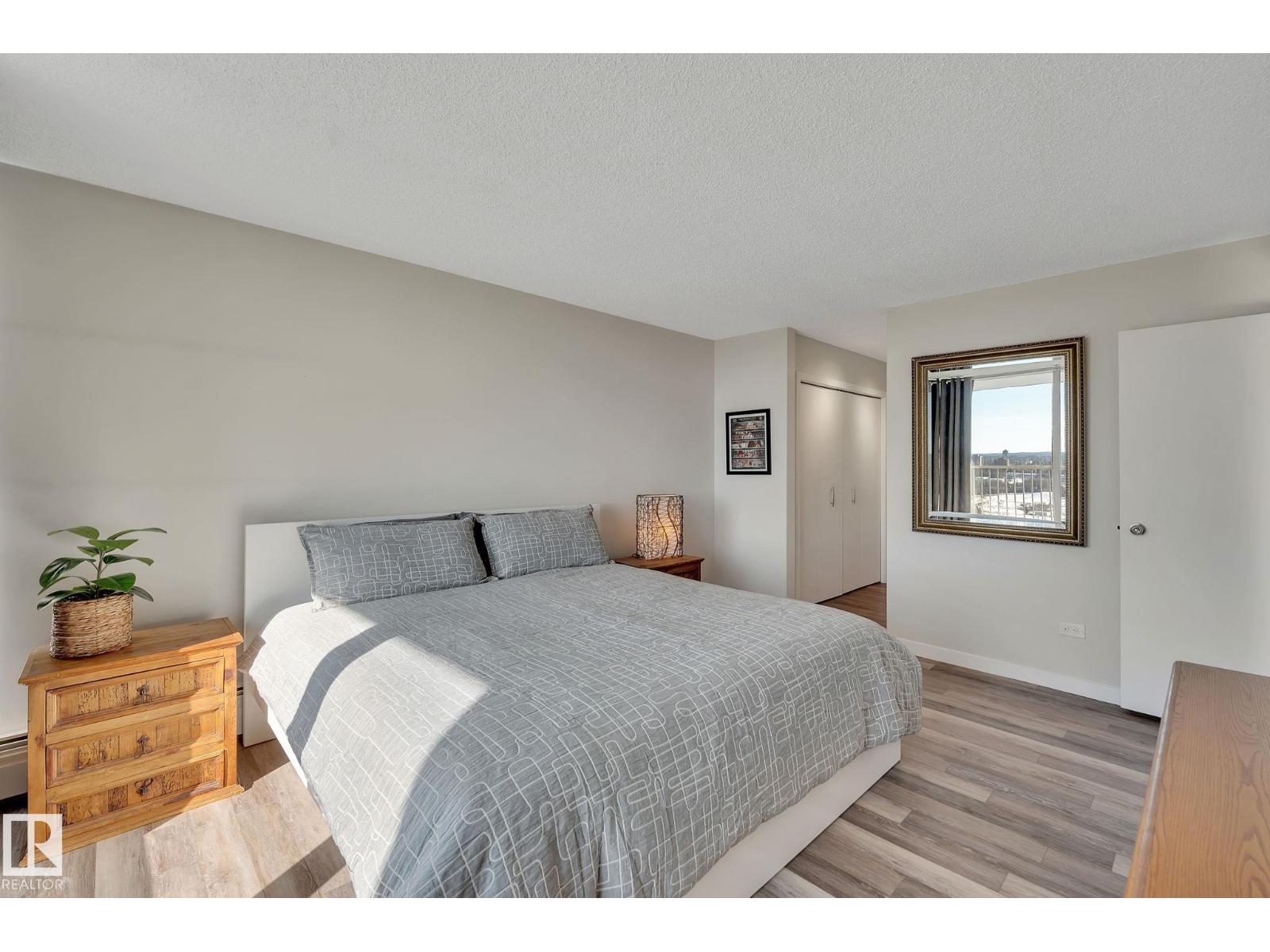 #2202 9923 103 ST NW - 22