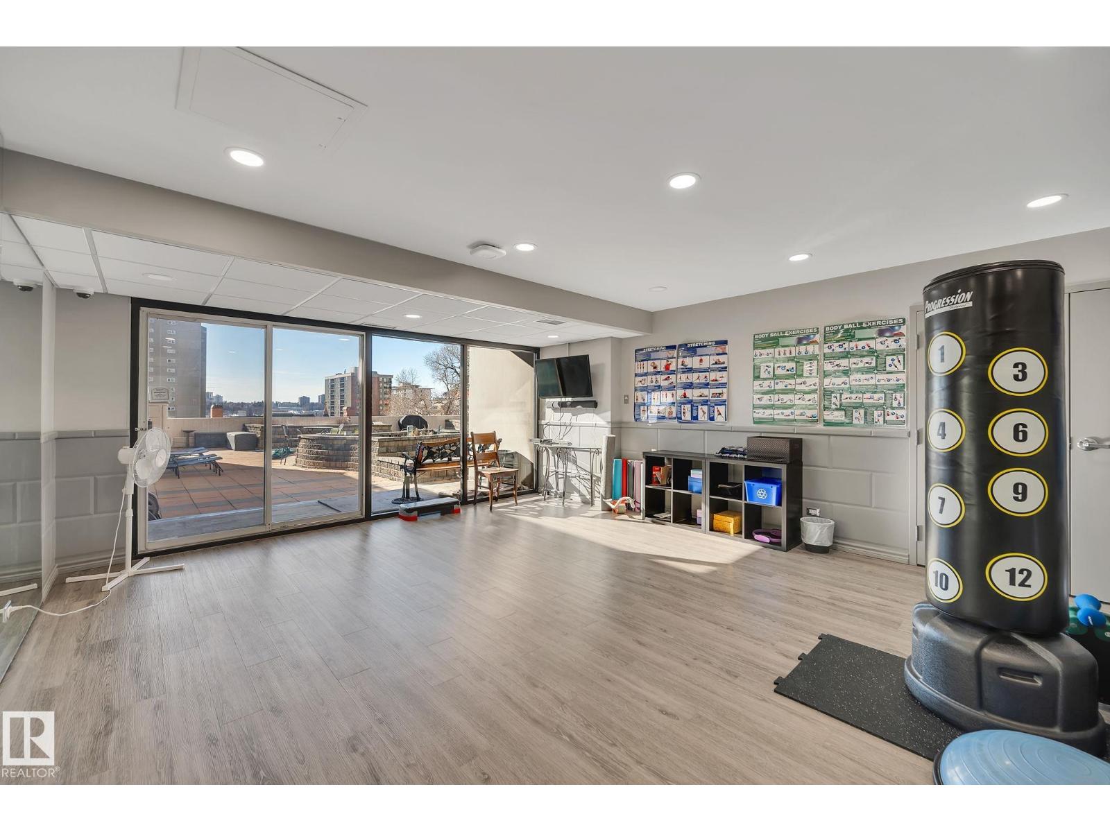 #2202 9923 103 ST NW - 39