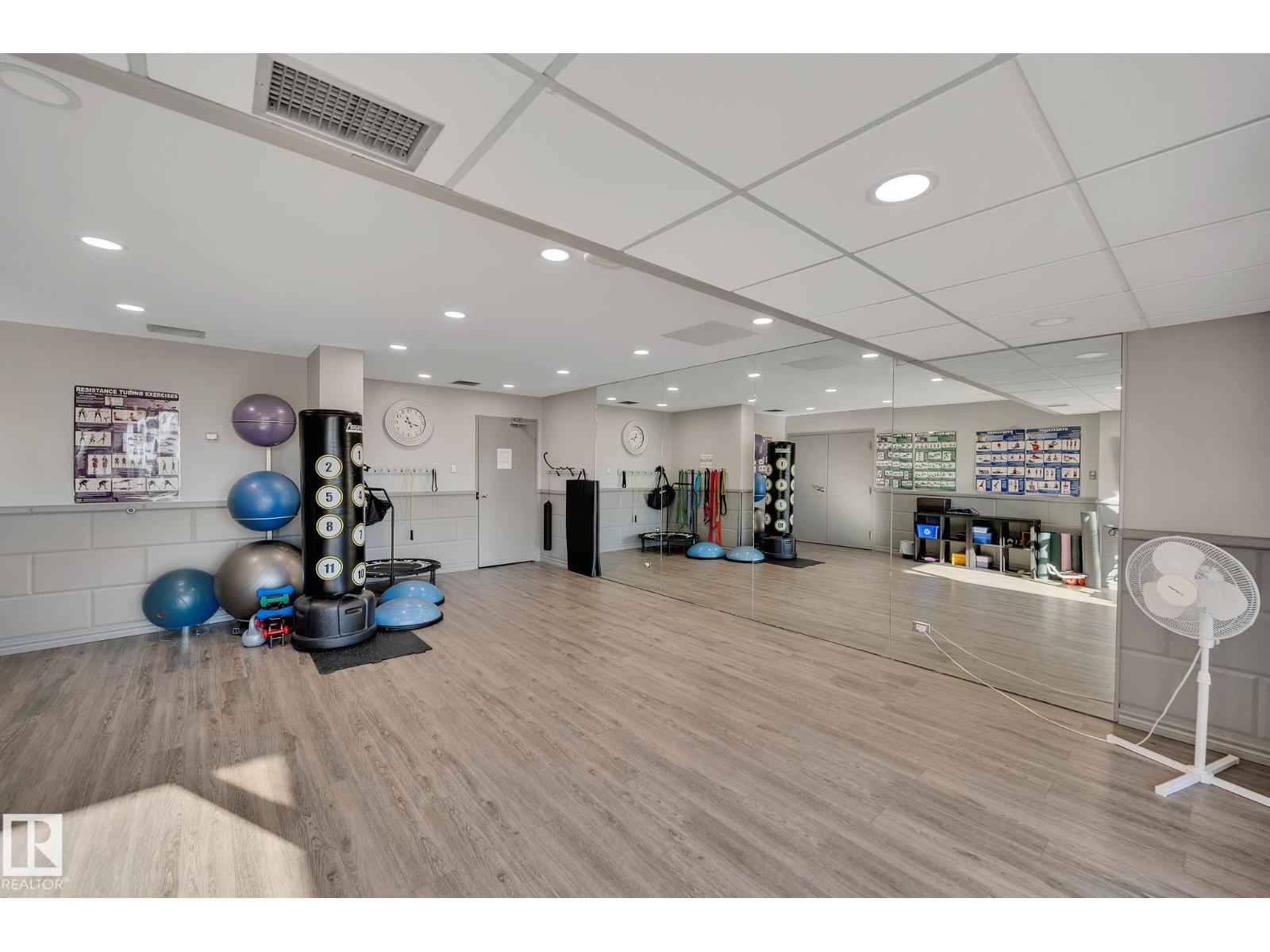 #2202 9923 103 ST NW - 40