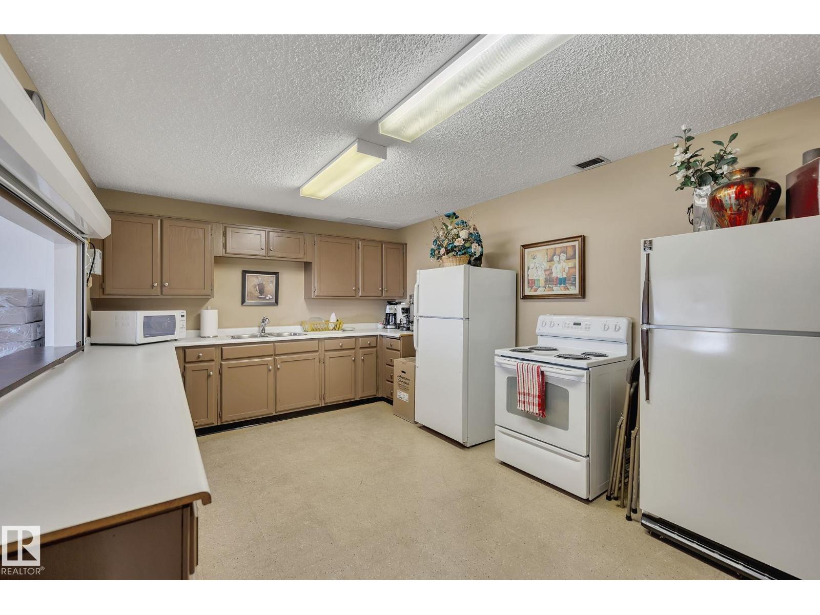 #2202 9923 103 ST NW - 53