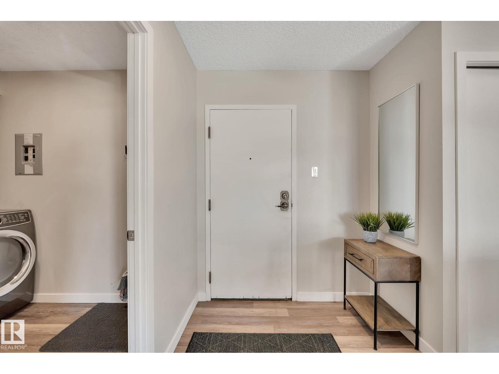 #2202 9923 103 ST NW - 4