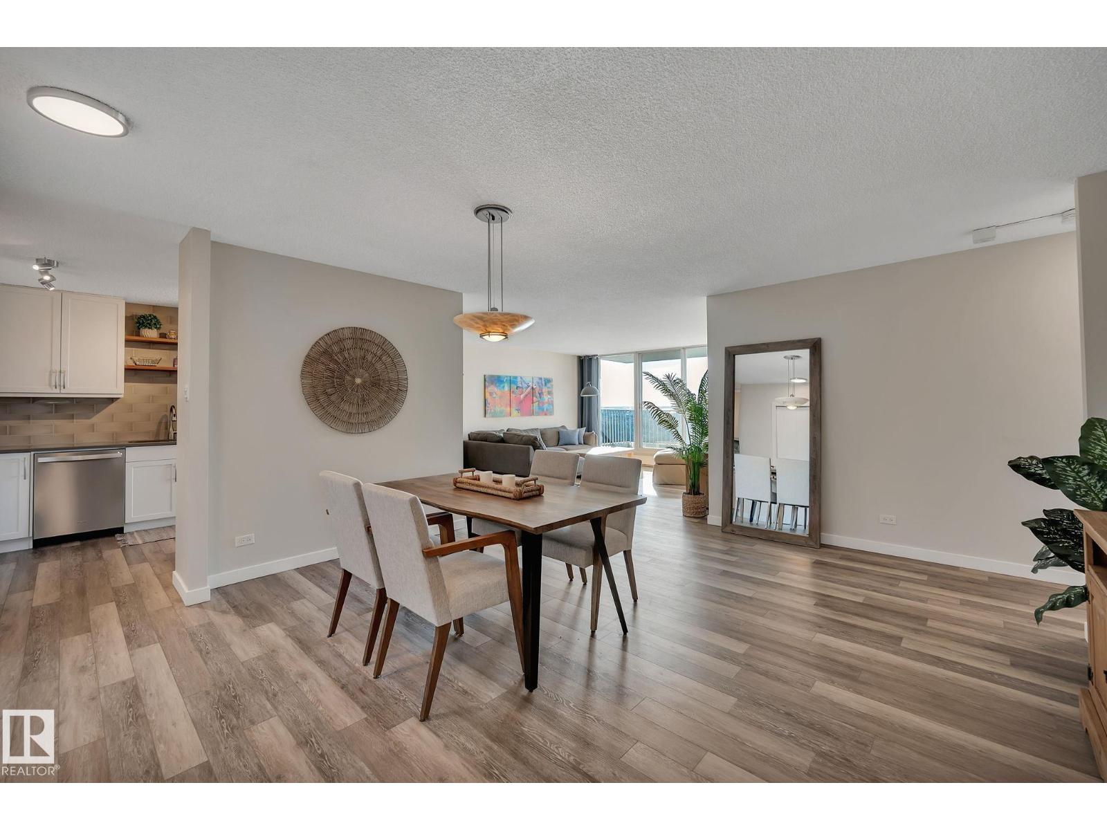 #2202 9923 103 ST NW - 5