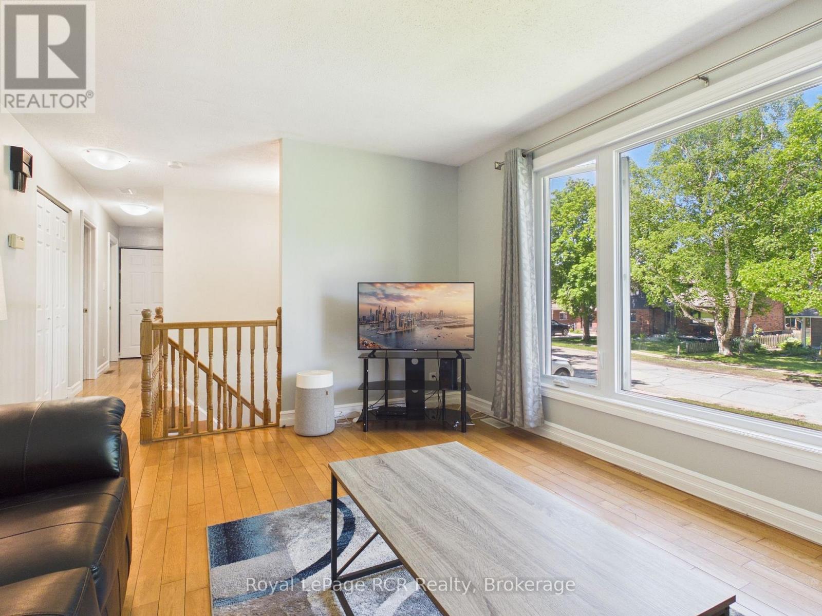 383 WELLINGTON STREET - 10