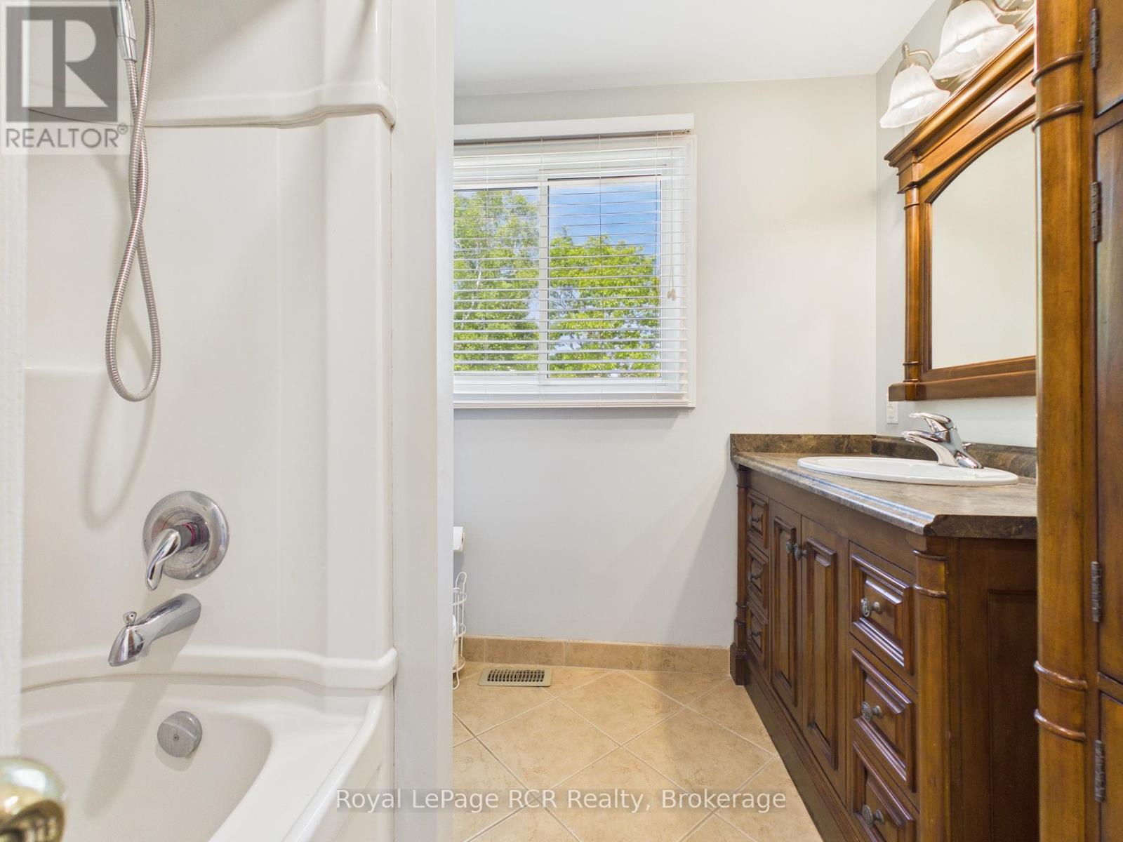 383 WELLINGTON STREET - 21