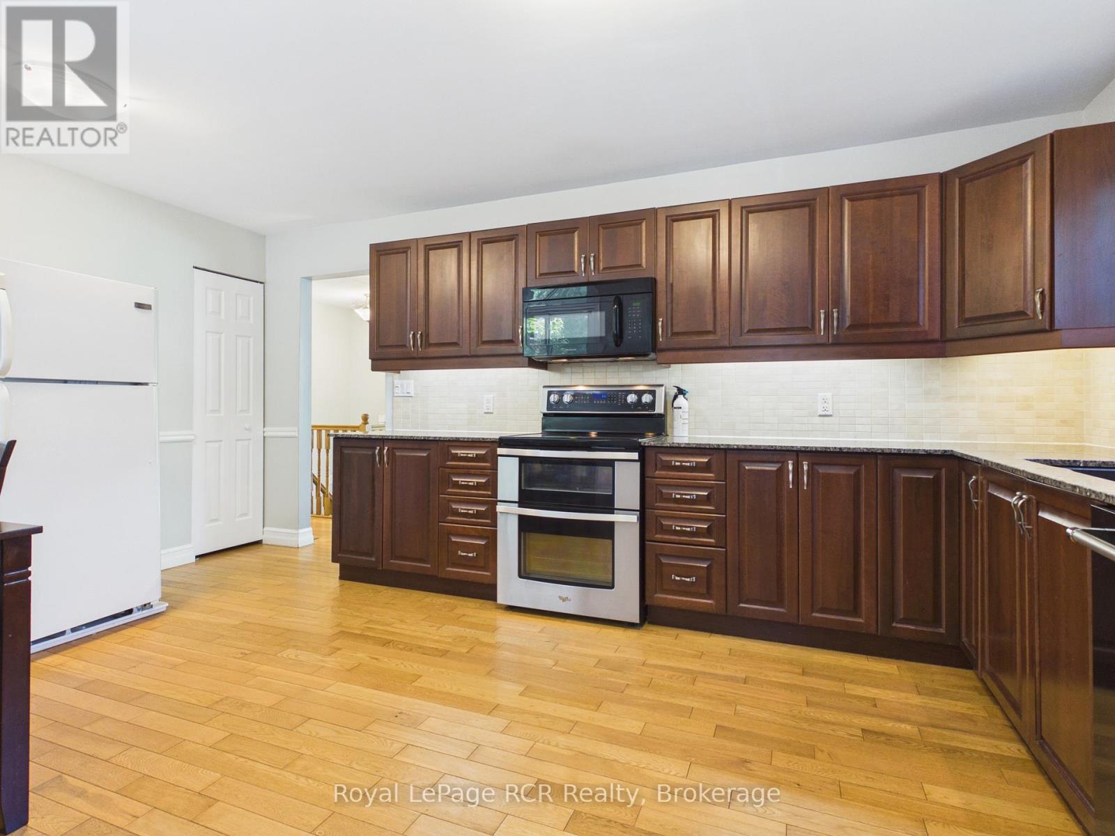 383 WELLINGTON STREET - 13
