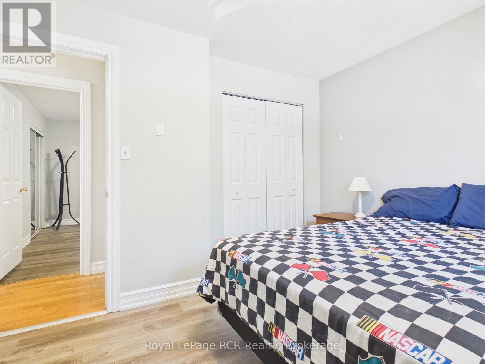 383 WELLINGTON STREET - 25