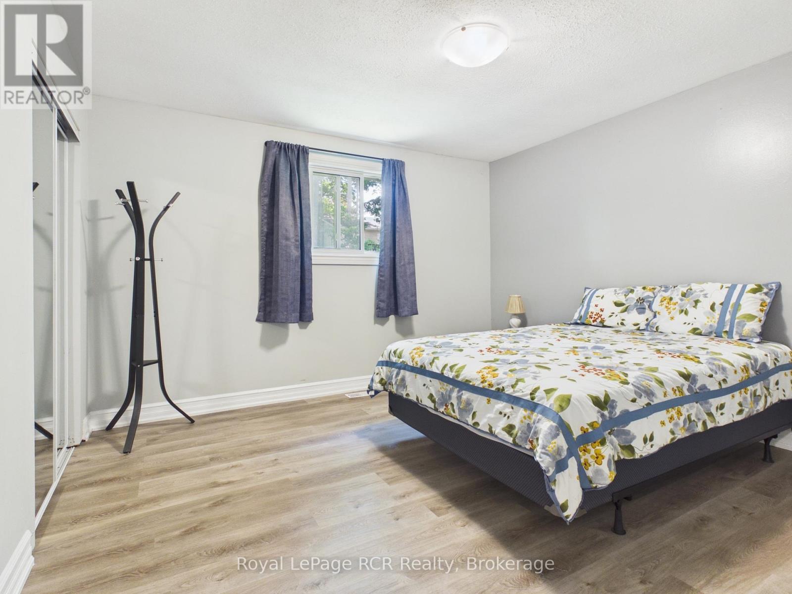 383 WELLINGTON STREET - 24