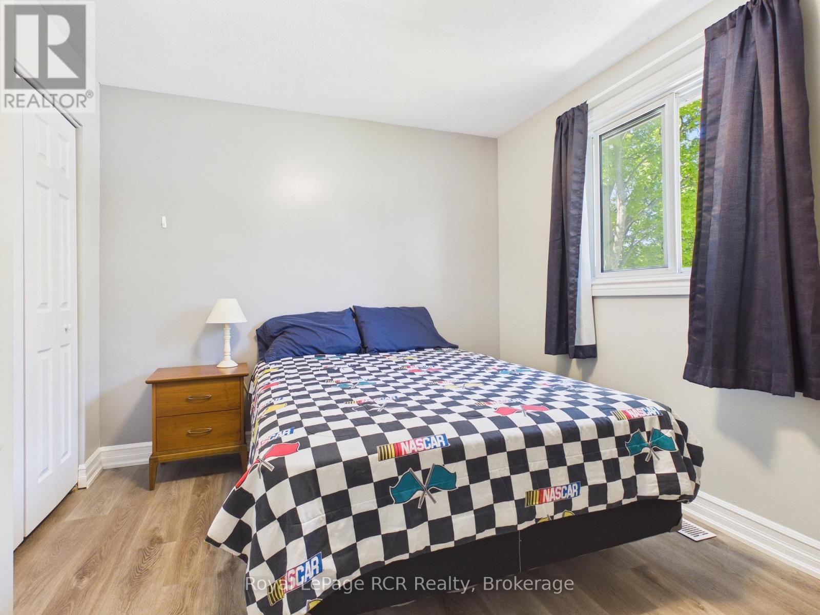383 WELLINGTON STREET - 26
