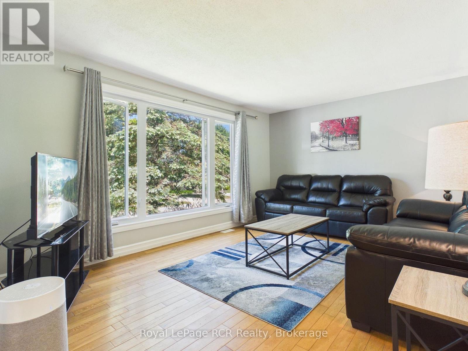383 WELLINGTON STREET - 9