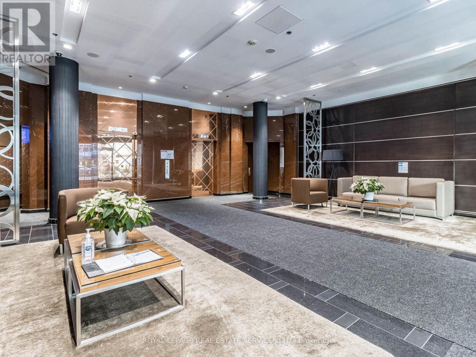 #802 55 BLOOR STREET E - 17