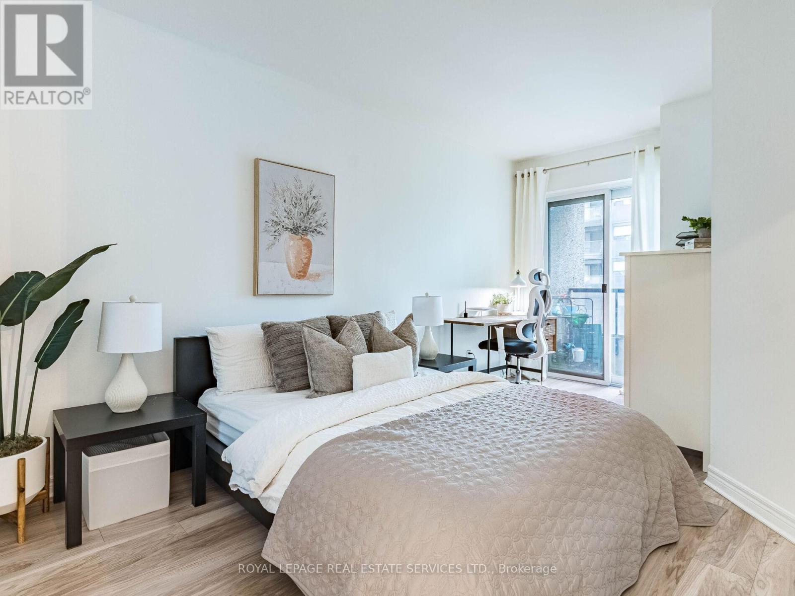 #802 55 BLOOR STREET E - 9