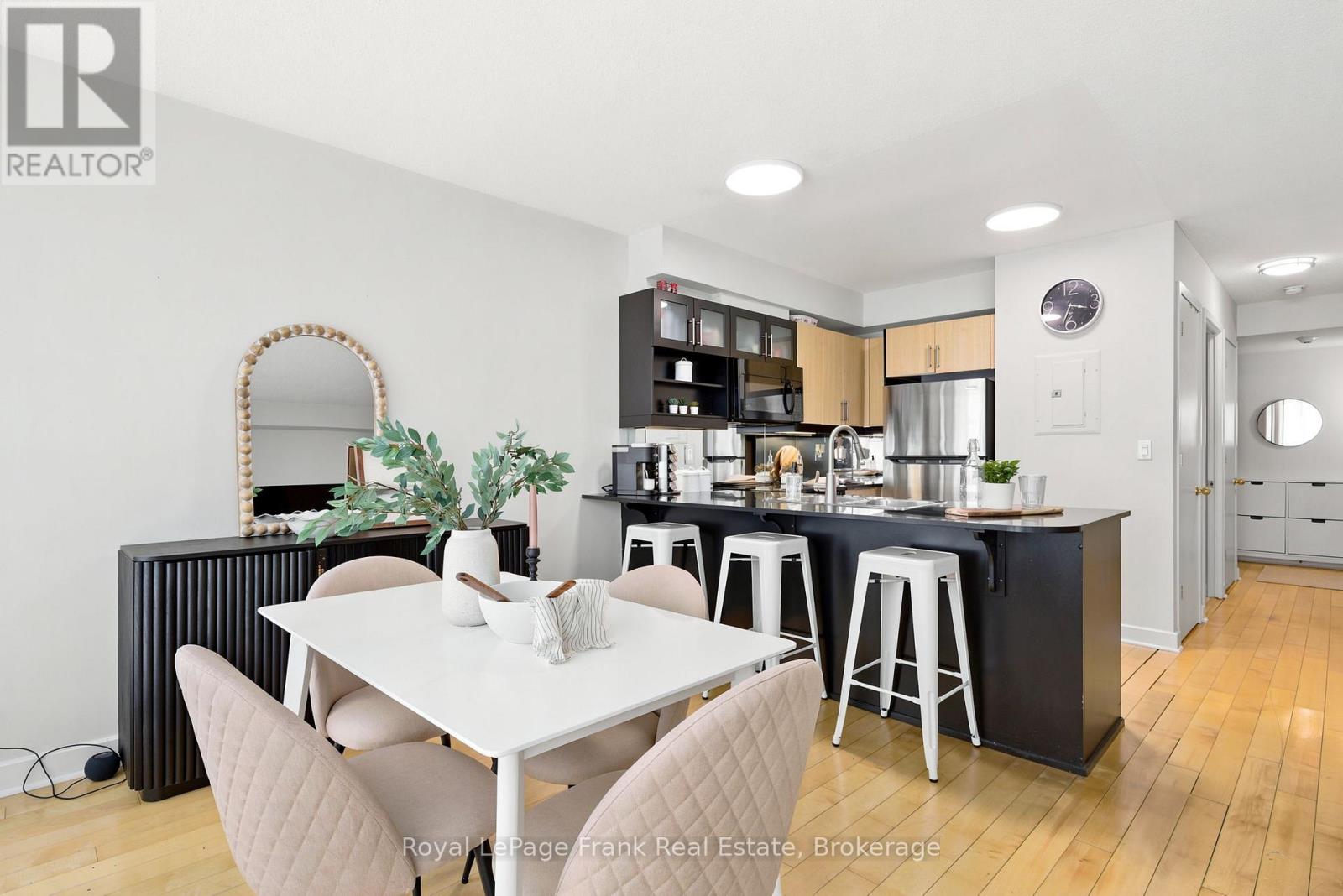 #M24 350 WELLINGTON STREET W - 10