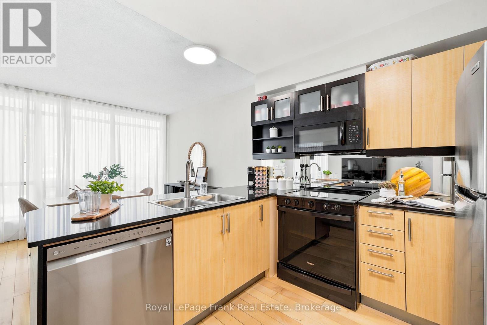 #M24 350 WELLINGTON STREET W - 12