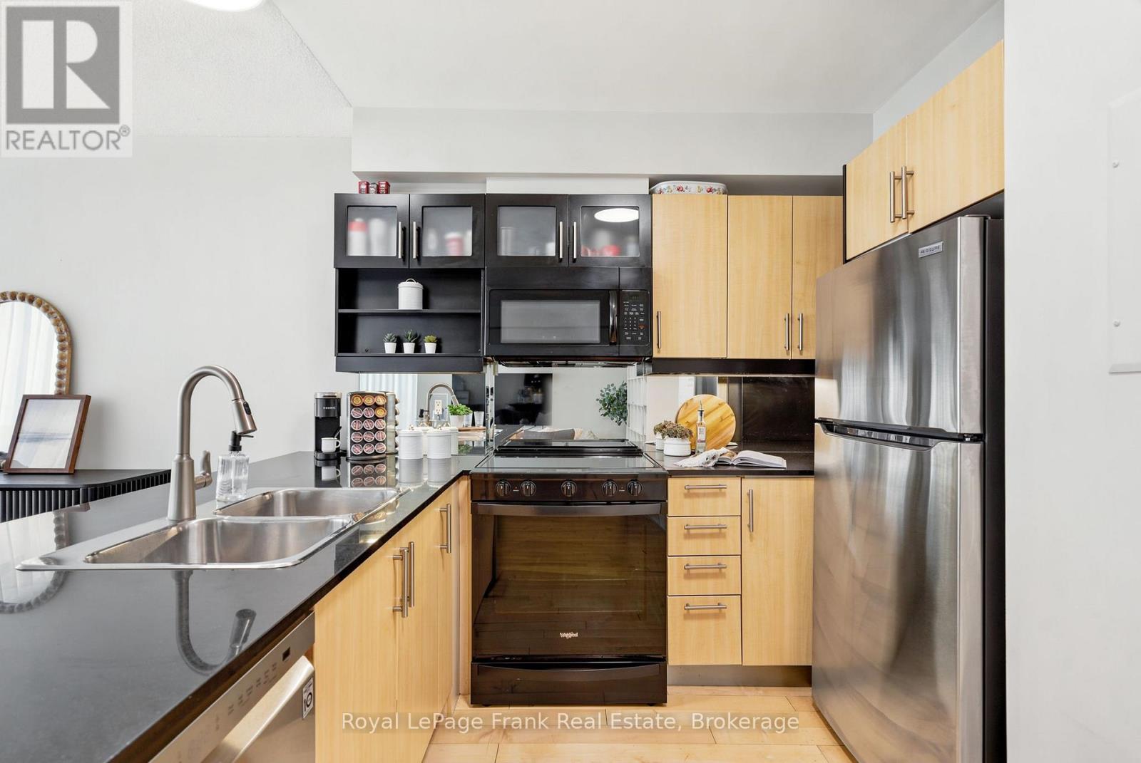 #M24 350 WELLINGTON STREET W - 13