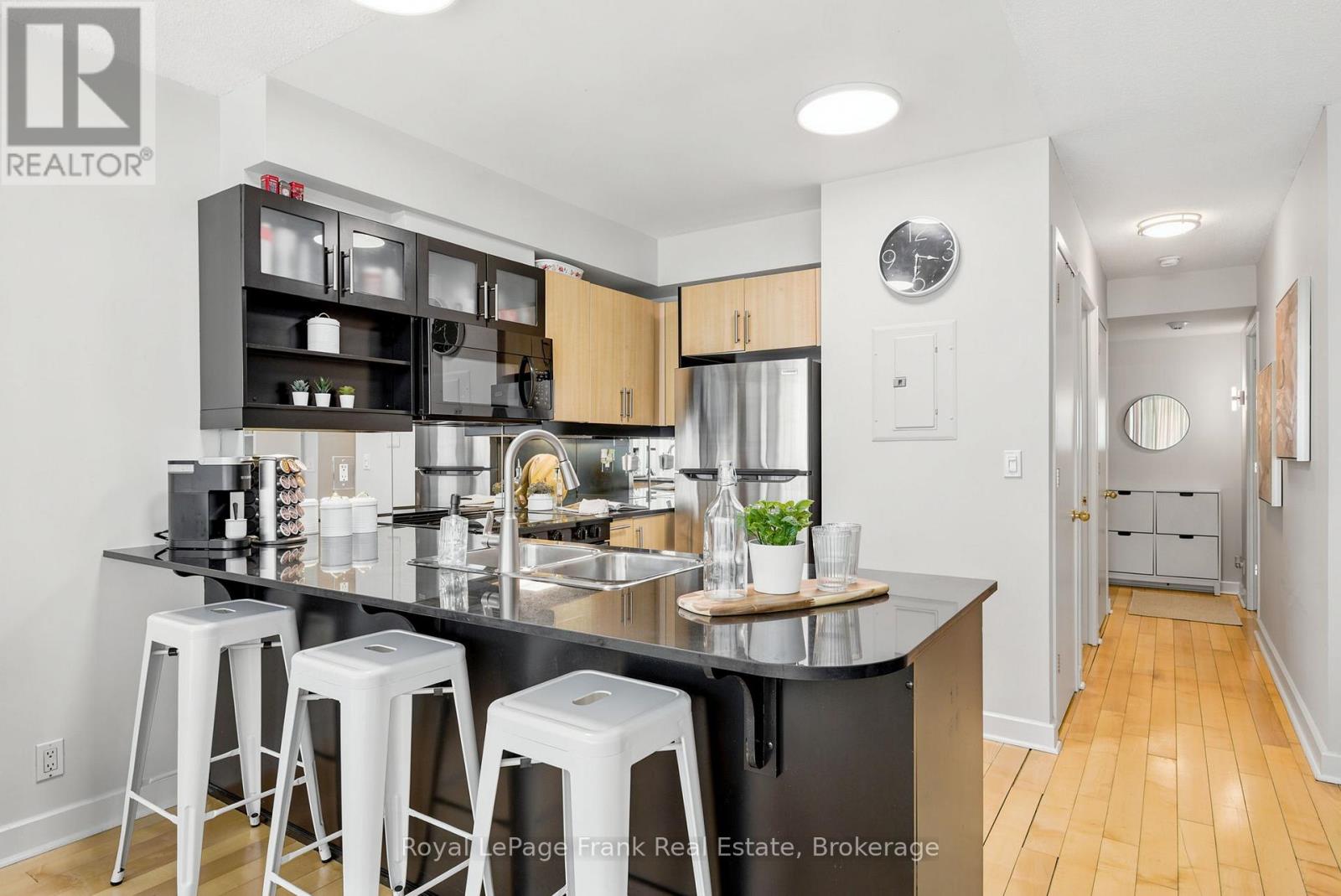 #M24 350 WELLINGTON STREET W - 14