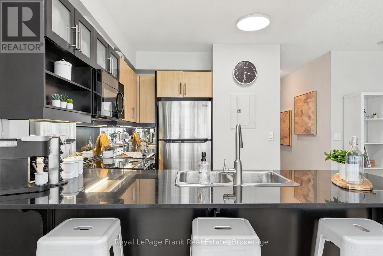 #M24 350 WELLINGTON STREET W - 15