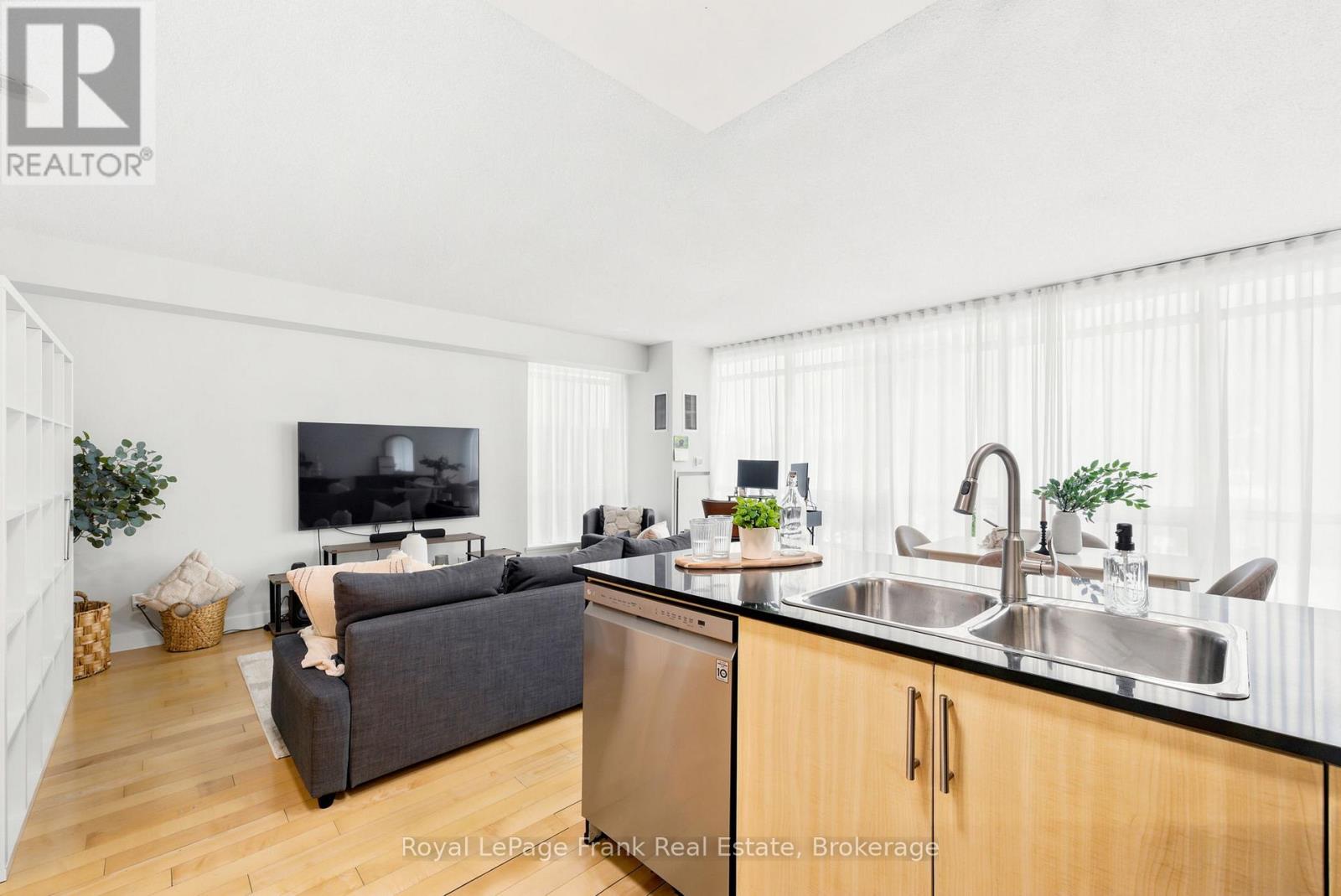#M24 350 WELLINGTON STREET W - 16