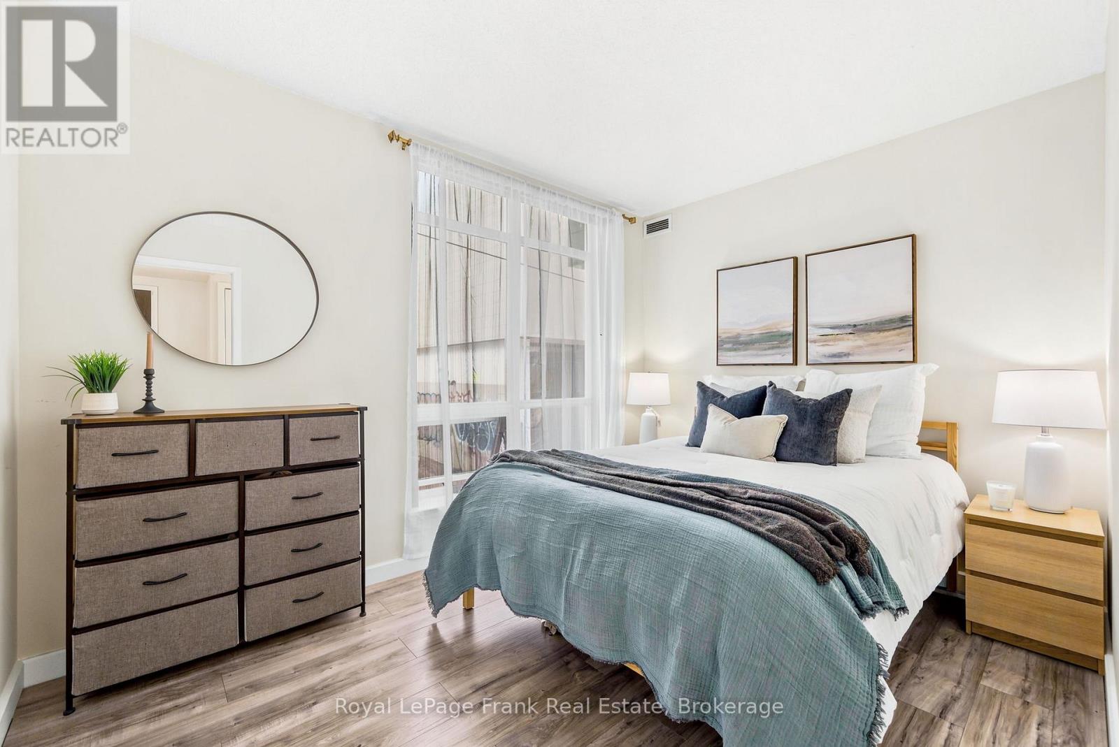 #M24 350 WELLINGTON STREET W - 17