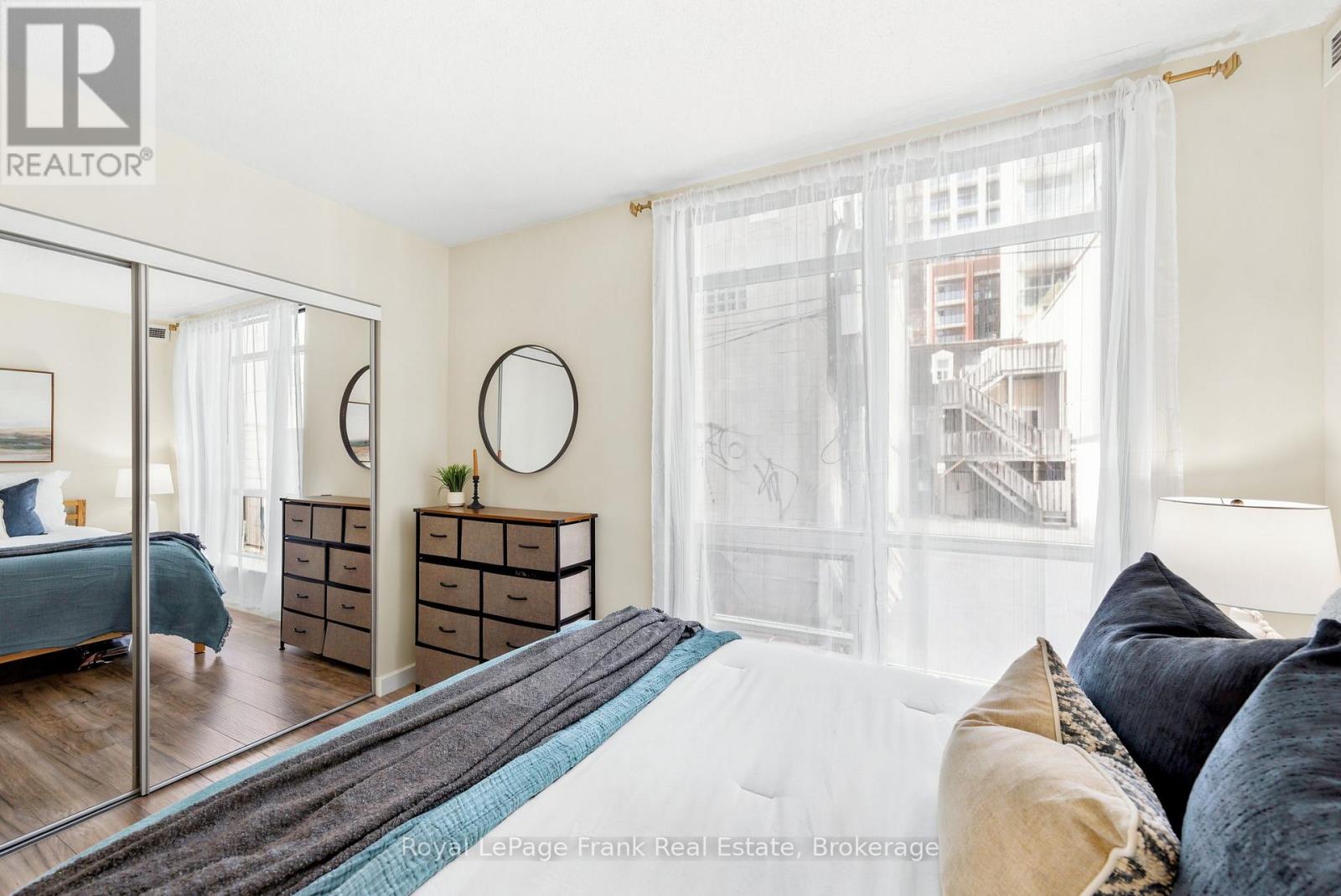 #M24 350 WELLINGTON STREET W - 19