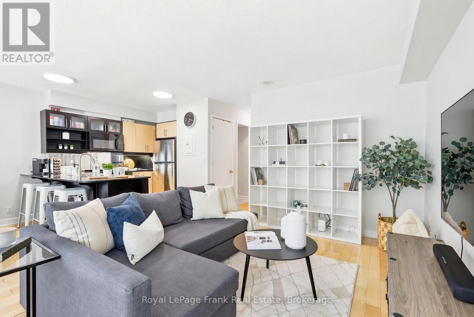 #M24 350 WELLINGTON STREET W - 6
