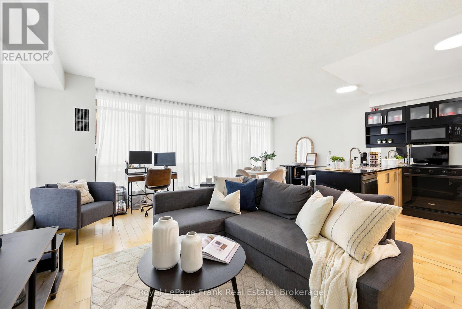 #M24 350 WELLINGTON STREET W - 7