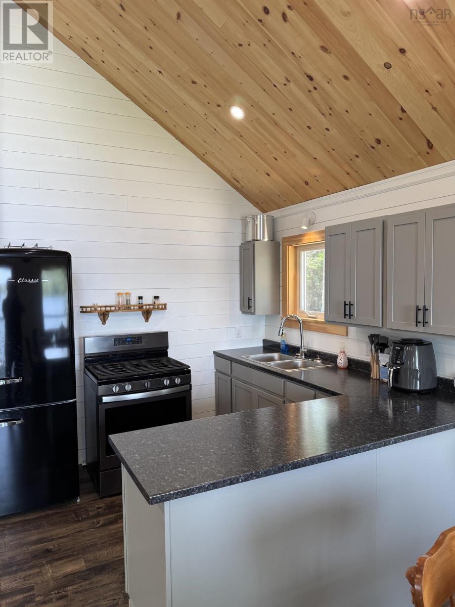 402 Melanson Road - 21