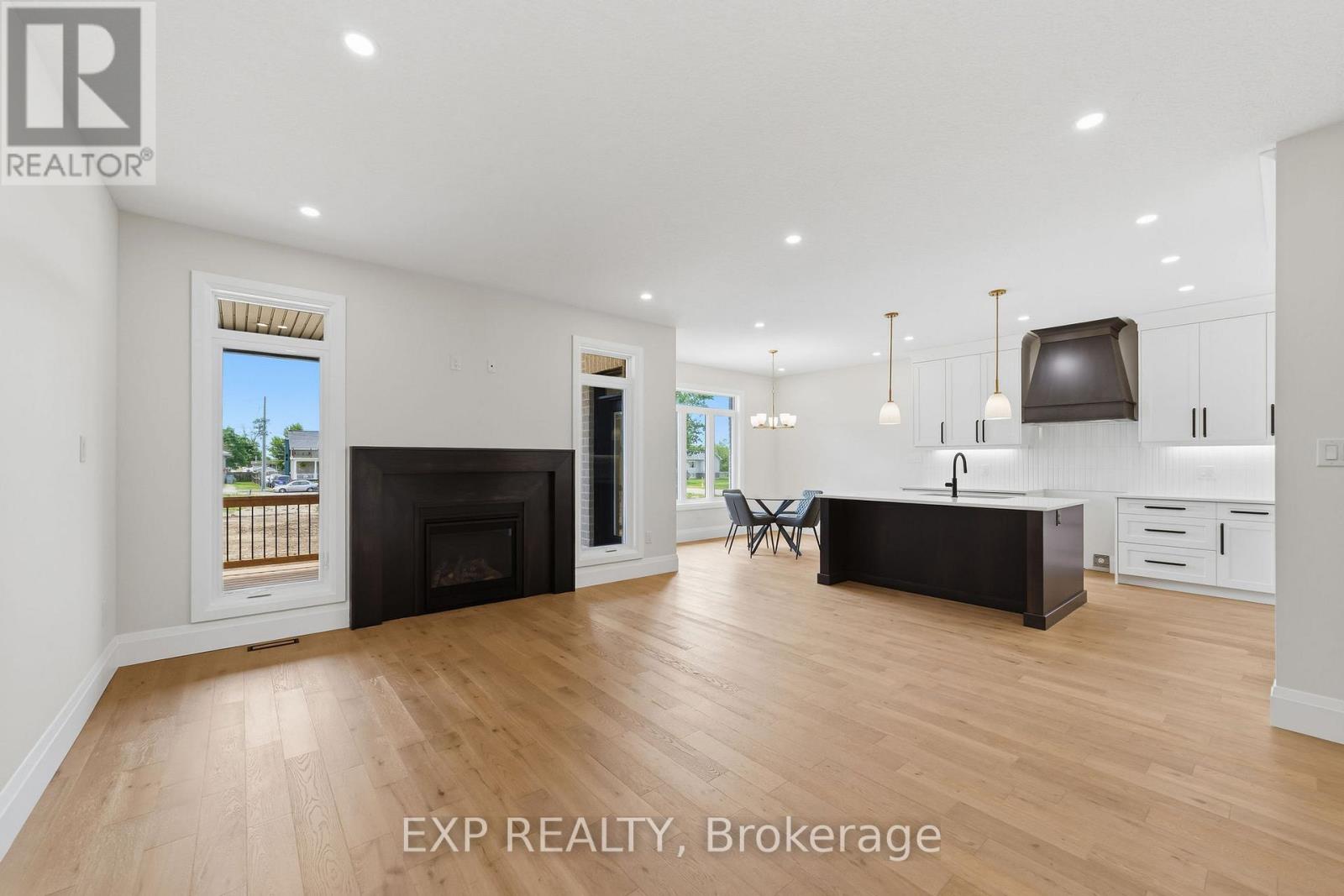 404 ERIE STREET - 4
