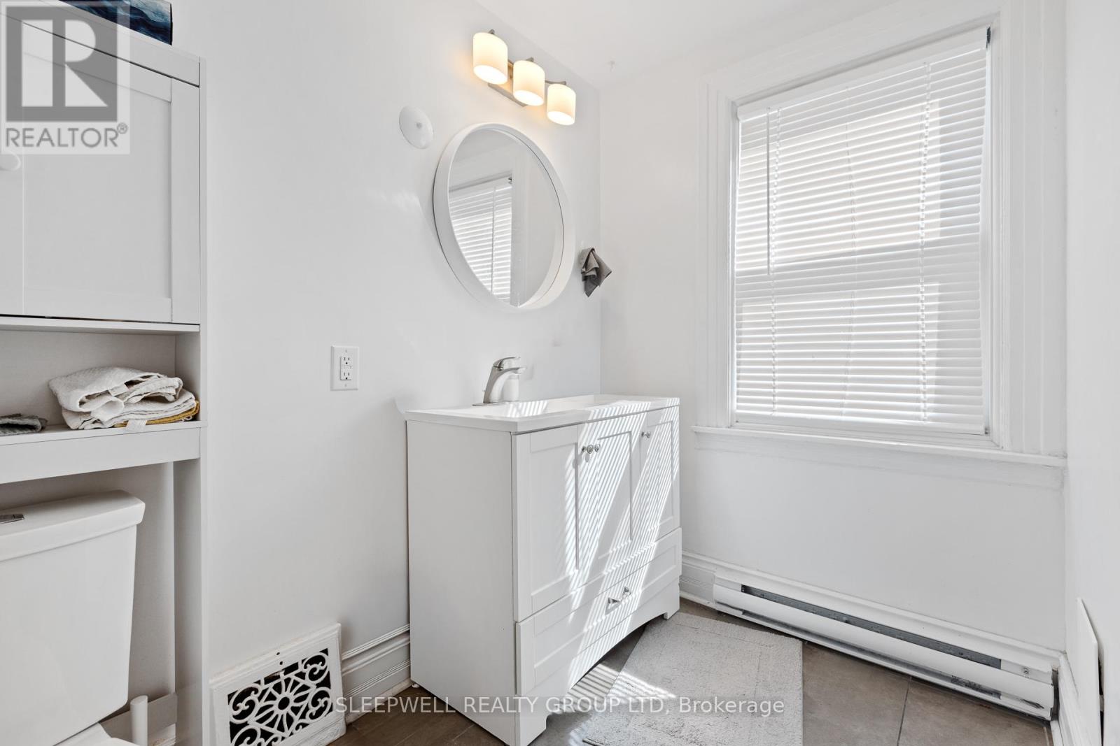389 DALY AVENUE - 16