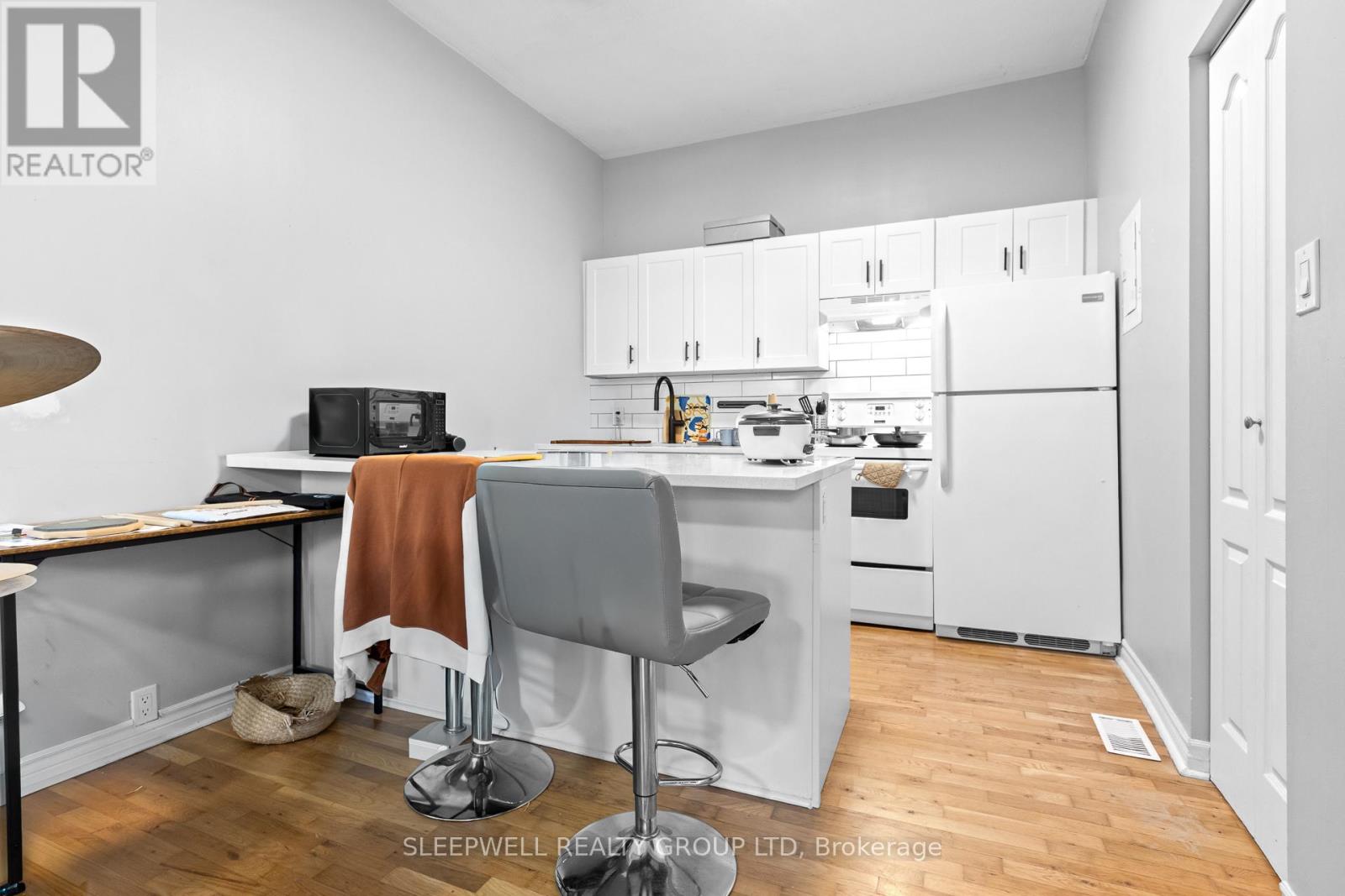 389 DALY AVENUE - 25