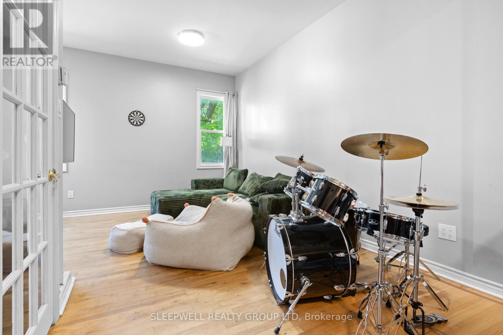 389 DALY AVENUE - 27
