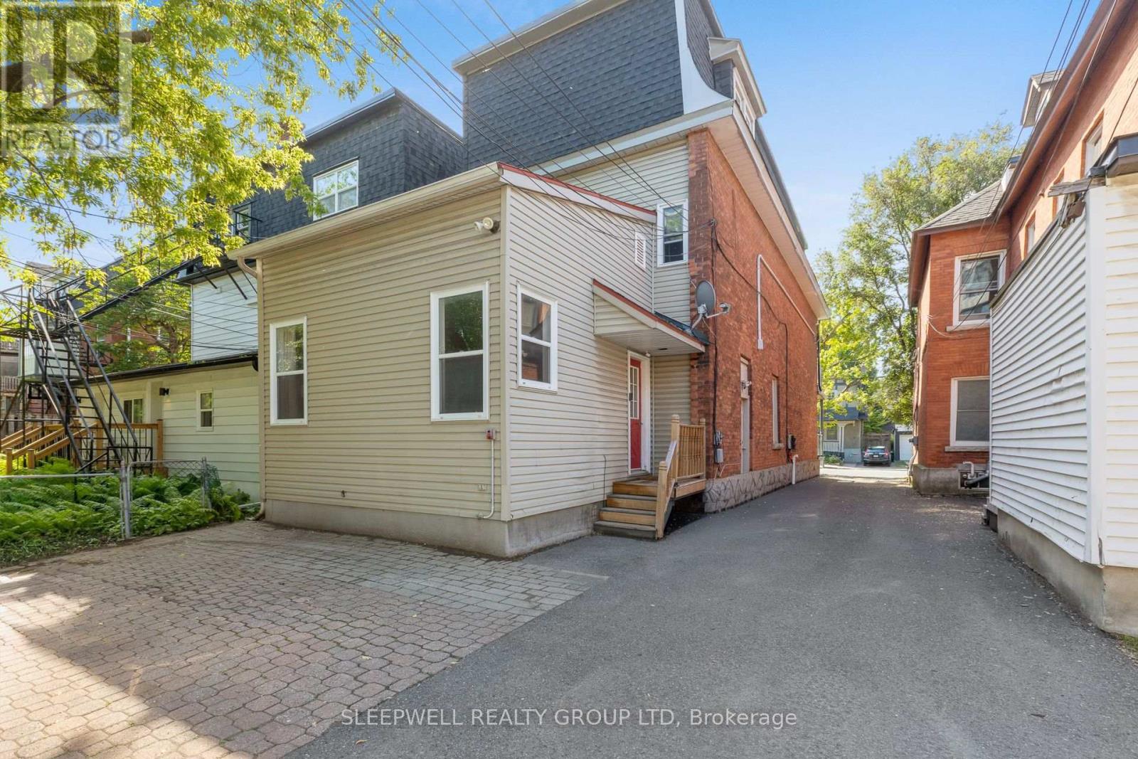 389 DALY AVENUE - 3