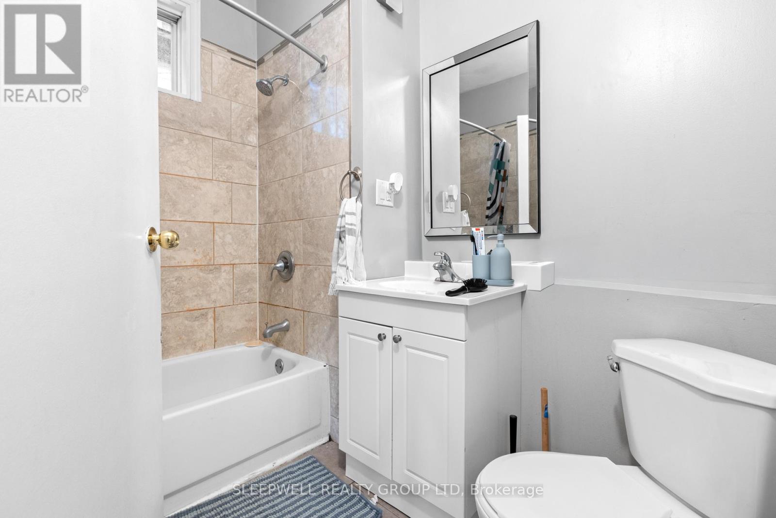 389 DALY AVENUE - 31