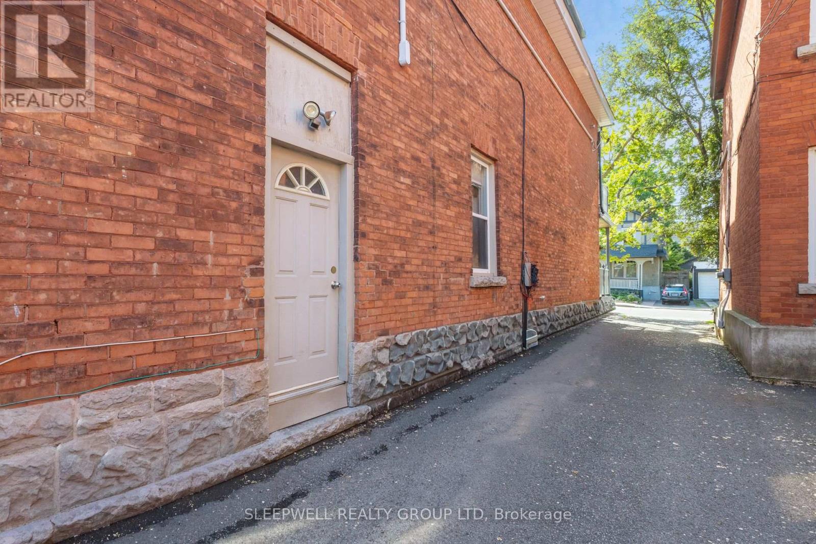 389 DALY AVENUE - 33