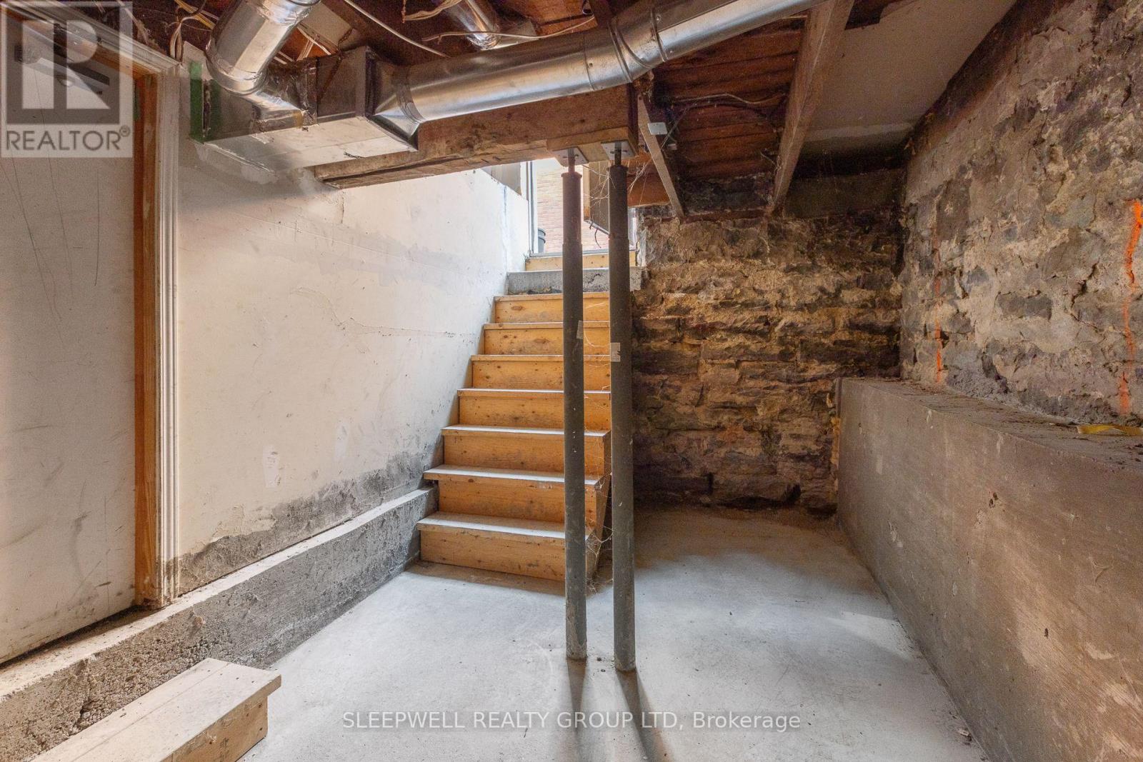 389 DALY AVENUE - 34
