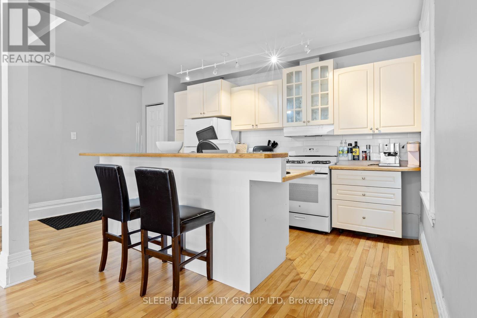 389 DALY AVENUE - 6