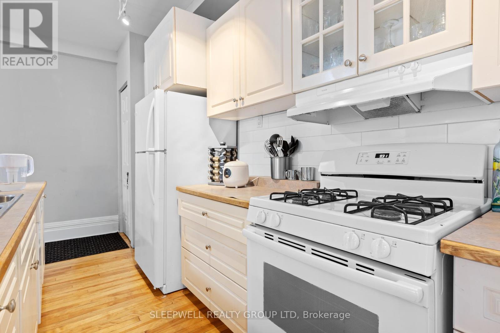389 DALY AVENUE - 7