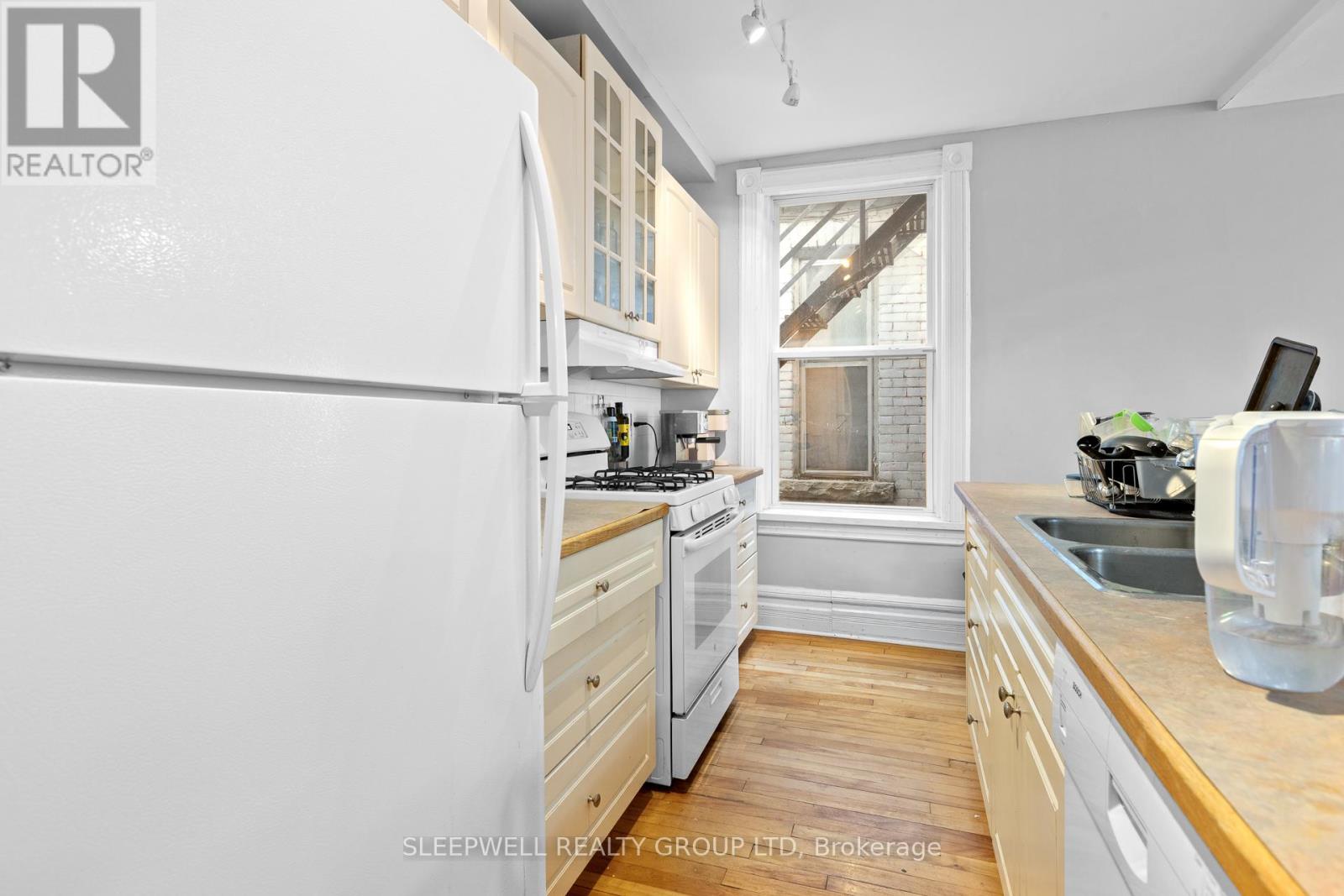 389 DALY AVENUE - 8
